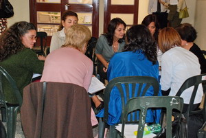 grupo trabajando en el taller I de DCurriculares